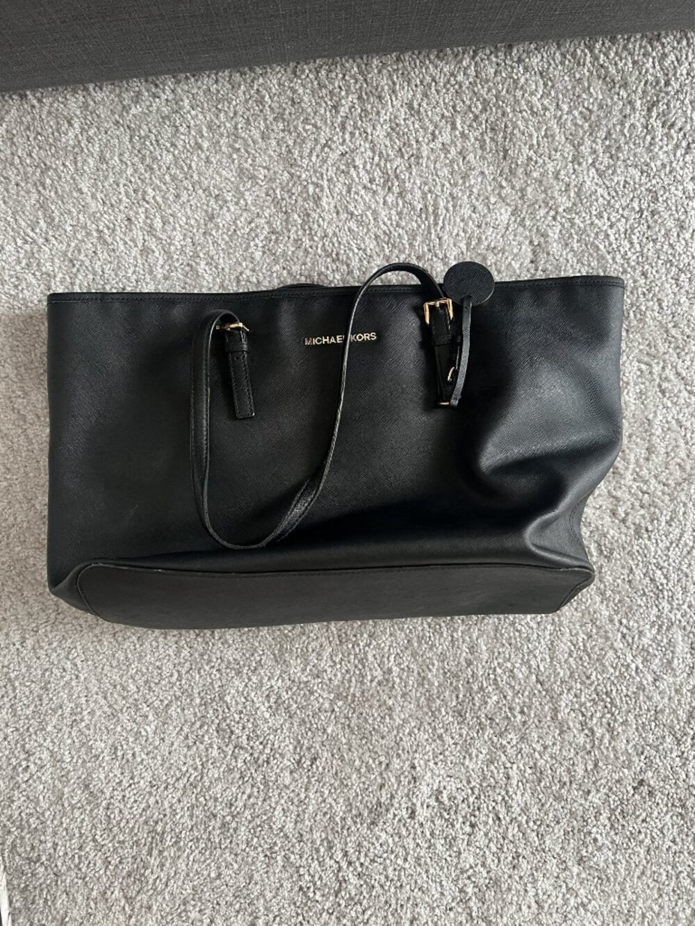 Michael Kors Handbag Sheila Large Tote Bag Black with Gold Accents